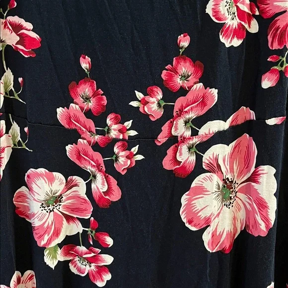 Lascana Sleeveless Keyhole Dress in Floral Navy/Pink Knee-Length (size 10) - Picture 3 of 5